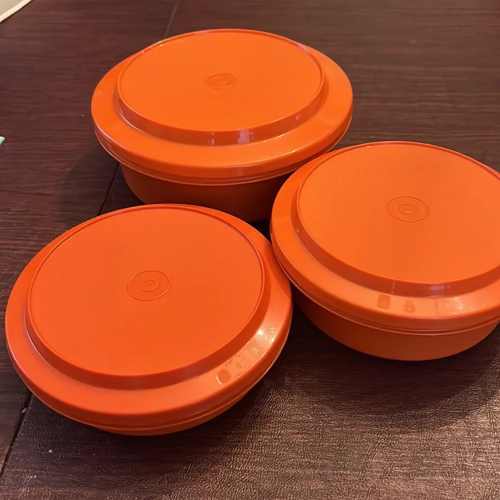 6 piece Tupperware Bowl set